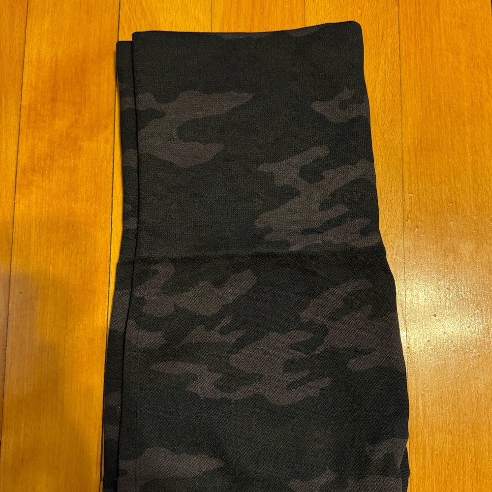 Spanx Look At Me Now High Rise Leggings in camo green - Picture 5 of 6